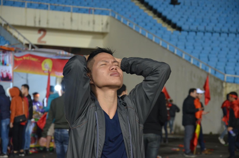 Nước mắt và nụ cười sau trận chung kết của U23 Việt Nam - 5 Nước mắt và nụ cười sau trận chung kết của U23 Việt Nam - 5
