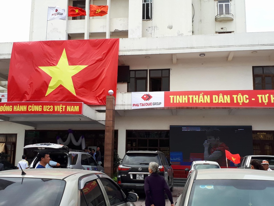 Việt Nam rực sắc đỏ trước trận chung kết U23 châu Á - 32 Việt Nam rực sắc đỏ trước trận chung kết U23 châu Á - 32