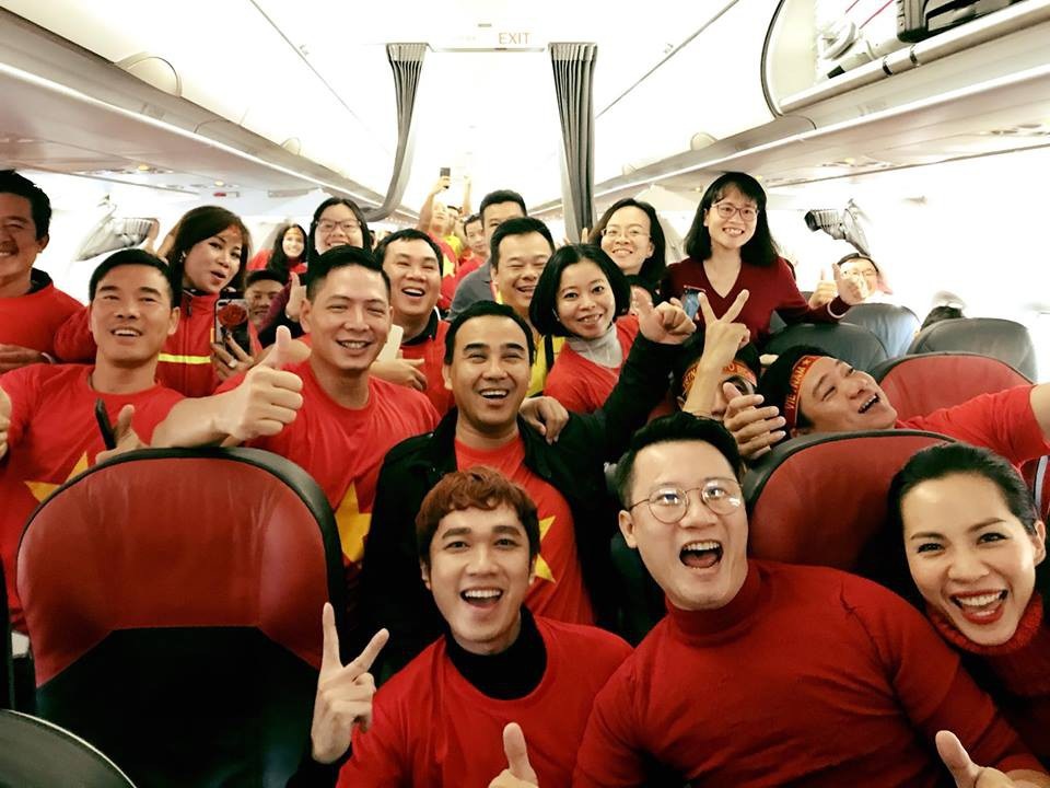 Quyền Linh, Hoàng Bách, Bình Minh lên đường đi cổ vũ U23 Việt Nam từ 3h sáng - 9 Quyền Linh, Hoàng Bách, Bình Minh lên đường đi cổ vũ U23 Việt Nam từ 3h sáng - 9