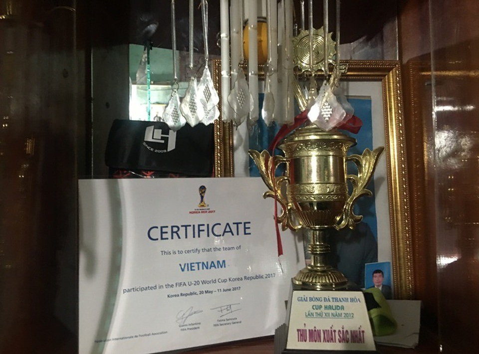 Gia đình thủ môn Bùi Tiến Dũng mổ trâu đãi người dân xem trận chung kết - 12 Những thành tích của hai anh em Tiến Dũng và Tiến Dụng