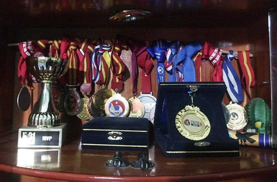 Gia đình thủ môn Bùi Tiến Dũng mổ trâu đãi người dân xem trận chung kết - 11 Gia đình thủ môn Bùi Tiến Dũng mổ trâu đãi người dân xem trận chung kết - 11