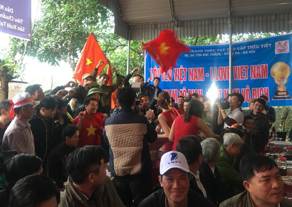 120 phút nhiều cung bậc cảm xúc tại gia đình thủ môn Bùi Tiến Dũng - 7 Rộn ràng ngay từ khi trận đấu chưa bắt đầu