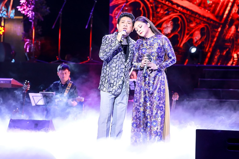 Chí Tài từng “lảo đảo tâm hồn” khi bắt gặp sự “si mê” của Như Quỳnh - 10 Như Quỳnh song ca với Mạnh Đình, Trường Vũ.