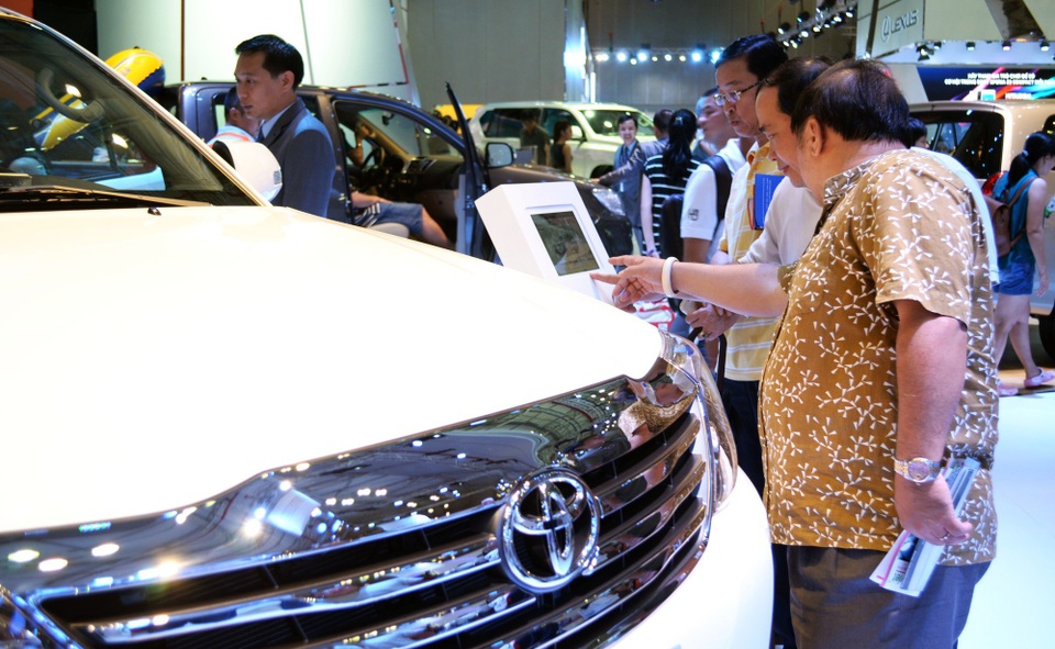 Nghịch cảnh thị trường ôtô đầu năm 2018 - 2
Nhiều người tiêu dùng không thể mua xe dù đã chấp nhận chi thêm chênh lệch.