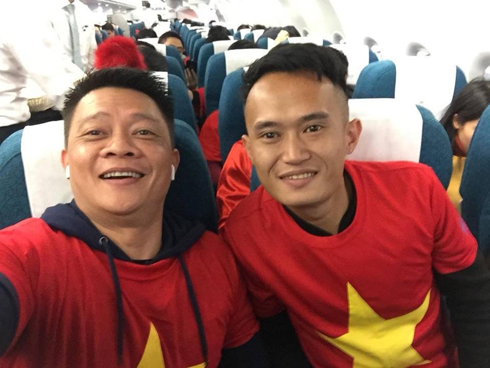Quyền Linh, Hoàng Bách, Bình Minh lên đường đi cổ vũ U23 Việt Nam từ 3h sáng - 10 Quyền Linh, Hoàng Bách, Bình Minh lên đường đi cổ vũ U23 Việt Nam từ 3h sáng - 10