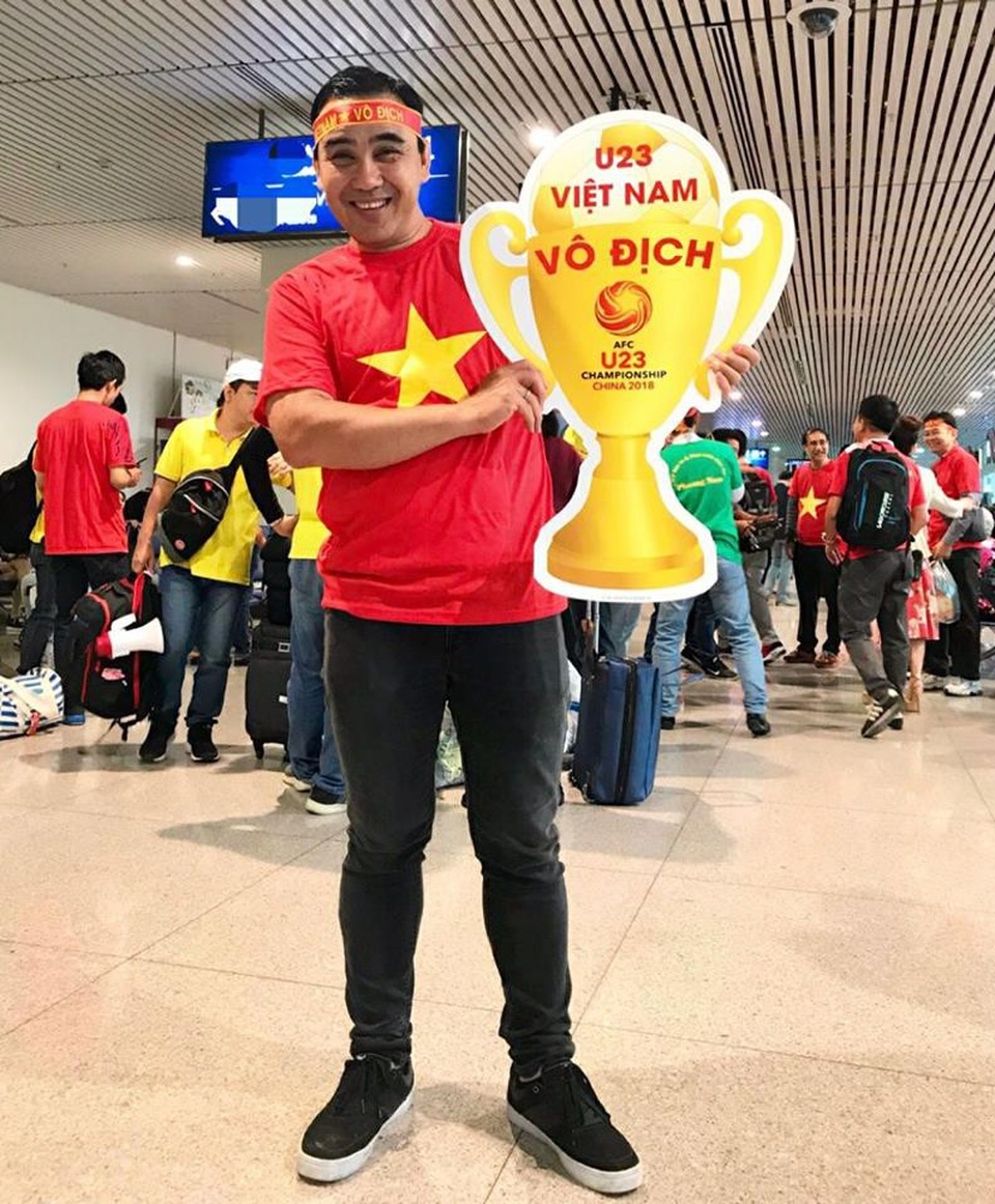 Quyền Linh, Hoàng Bách, Bình Minh lên đường đi cổ vũ U23 Việt Nam từ 3h sáng - 1 Quyền Linh, Hoàng Bách, Bình Minh lên đường đi cổ vũ U23 Việt Nam từ 3h sáng - 1