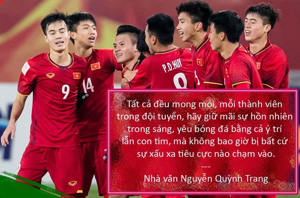 Sức nóng của U23 Việt Nam bao trùm đời sống văn hóa - 4 Xem thêm: “Ăn mặc phản cảm trên chuyến bay là hình ảnh xấu xí”
Người mẫu bị phản ứng dữ dội vì mặc bikini phản cảm trên máy bay đón U23 Việt Nam
“Để người mẫu mặc hở hang trên chuyến bay với U23 Việt Nam là chiêu PR rẻ tiền”