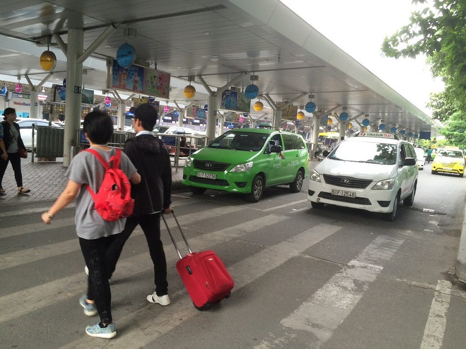 Đi máy bay dịp Tết, hành khách nên làm thủ tục trước 2-3 tiếng - 2 Hành khách được khuyến cáo tới sân bay làm thủ tục sớm hơn giờ khởi hành từ 2-3 tiếng