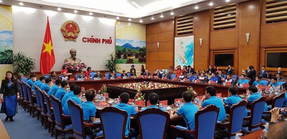 Thủ tướng kể chuyện chờ 5 tiếng để đón U23 Việt Nam - 3
Quang cảnh cuộc gặp gỡ của Thủ tướng với tuyển thủ U23 tại phòng họp Chính phủ