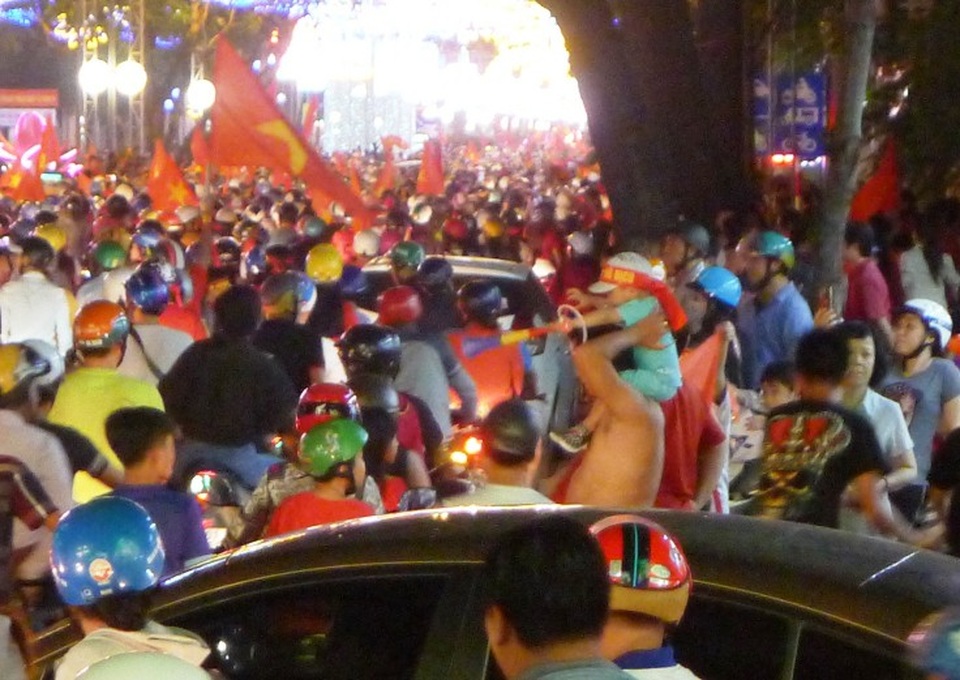 Những thiên thần nhỏ “cháy” hết mình cùng U23 Việt Nam - 9