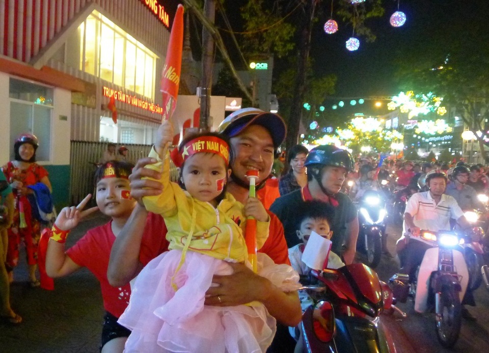 Hai thiên thần bé nhỏ... cháy hết mình cùng đội tuyển