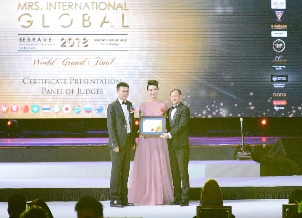 Hoàng Ny đăng quang Mrs International Golbal 2018 - 3 Nữ giám khảo – doanh nhân Diệu Hiền là vị giám khảo đặc biệt của mùa giải năm nay