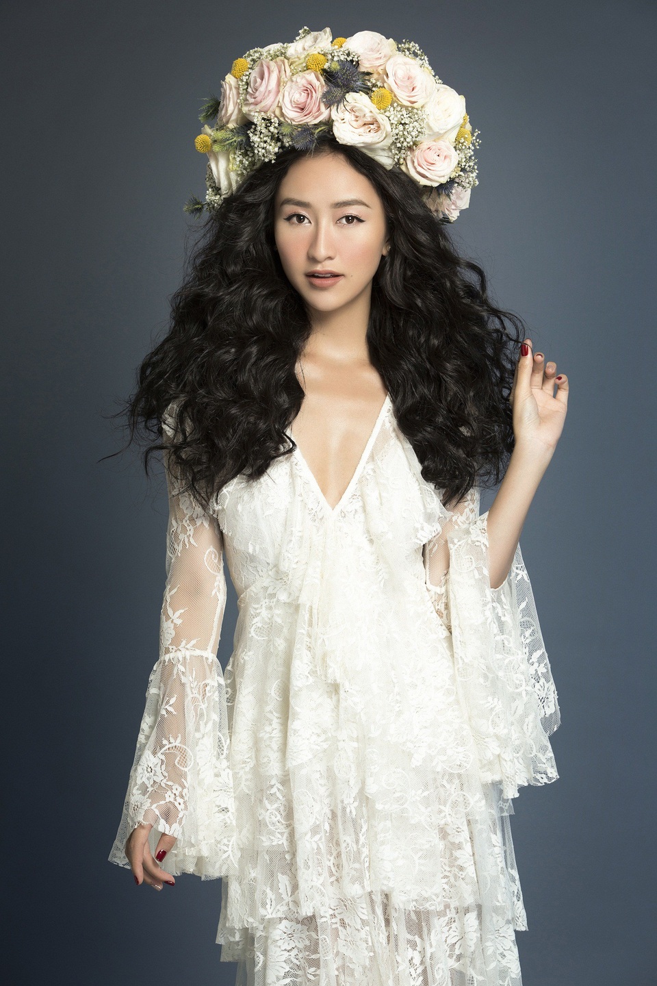 Ngay sau khi giành danh hiệu quán quân Tình Bolero 2017, Hà Thu và ekip nhanh chóng bắt tay vào việc thực hiện một sản phẩm âm nhạc gửi đến khán giả, vừa là lời tri ân đến những yêu thương của khán giả dành cho mình, vừa là món quà âm nhạc đầu tay đánh dấu sự trưởng thành của Hà Thu.