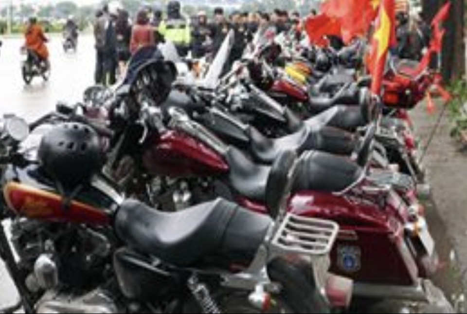 Đoàn mô tô "khủng" đang tiến ra Sân bay Nội Bài chào đón U23 Việt Nam - 12