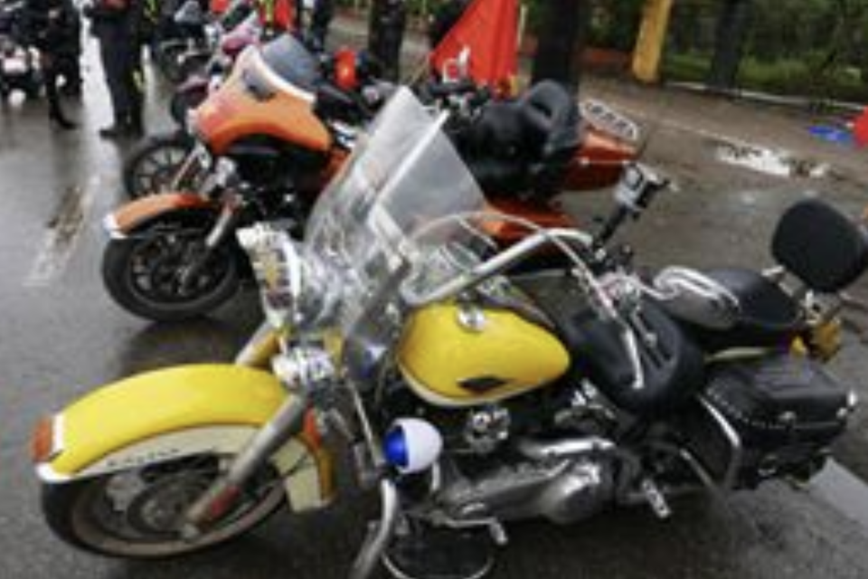 Đoàn mô tô "khủng" đang tiến ra Sân bay Nội Bài chào đón U23 Việt Nam - 11