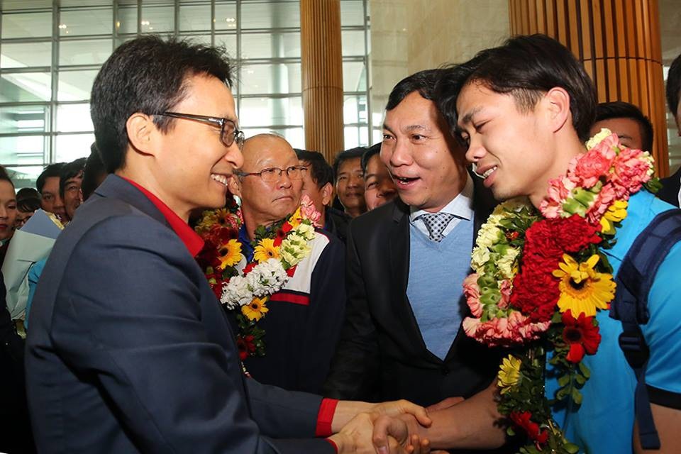 Thủ tướng kể chuyện chờ 5 tiếng để đón U23 Việt Nam - 11 Thủ tướng kể chuyện chờ 5 tiếng để đón U23 Việt Nam - 11