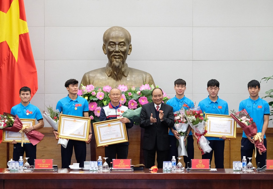 Thủ tướng kể chuyện chờ 5 tiếng để đón U23 Việt Nam - 7 Thủ tướng kể chuyện chờ 5 tiếng để đón U23 Việt Nam - 7