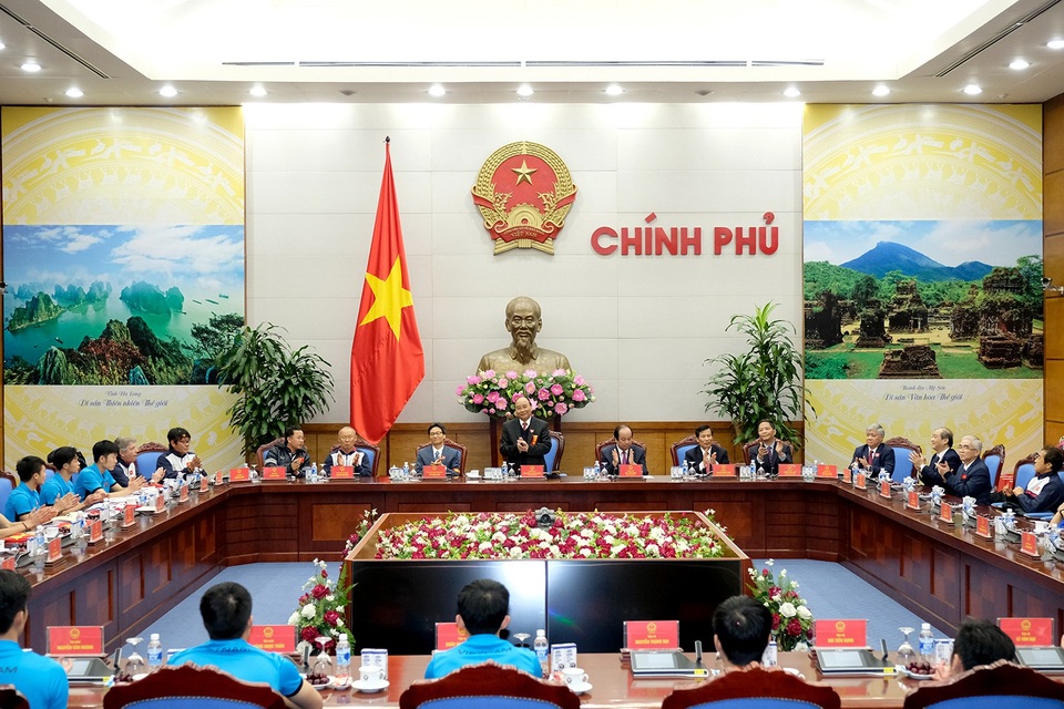 Thủ tướng kể chuyện chờ 5 tiếng để đón U23 Việt Nam - 4 Thủ tướng kể chuyện chờ 5 tiếng để đón U23 Việt Nam - 4
