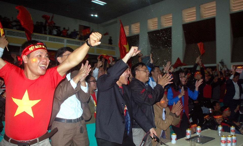 Hai cầu thủ quê lúa được Chủ tịch huyện tặng Giấy khen - 4 Hai cầu thủ quê lúa được Chủ tịch huyện tặng Giấy khen - 4