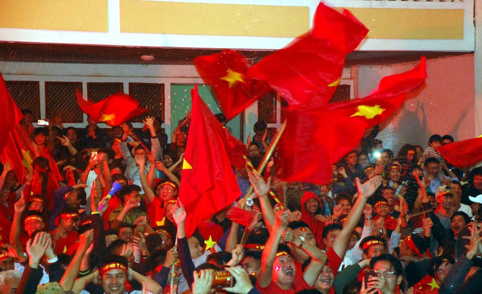 Hai cầu thủ quê lúa được Chủ tịch huyện tặng Giấy khen - 5 Hai cầu thủ quê lúa được Chủ tịch huyện tặng Giấy khen - 5