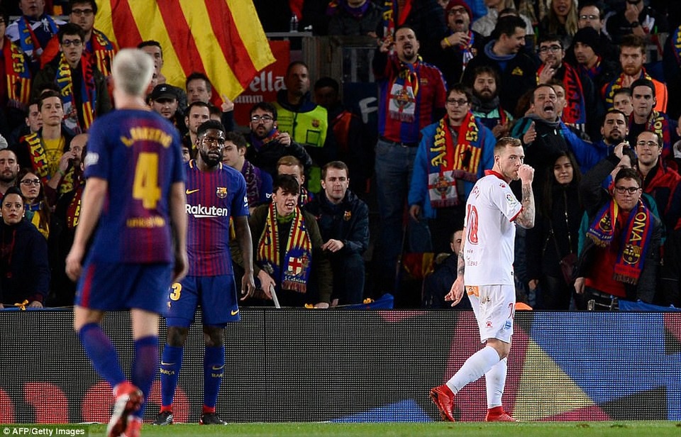 Messi-Suarez lập công, Barcelona vững ngôi đầu bảng La Liga - 17
Alaves đã gây bất ngờ...