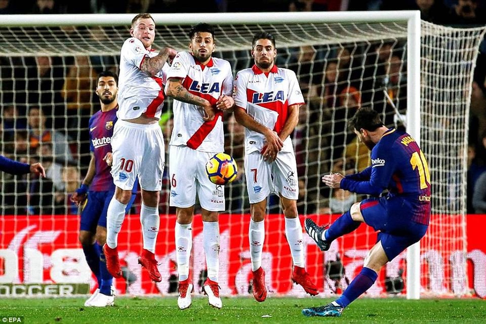 Messi-Suarez lập công, Barcelona vững ngôi đầu bảng La Liga - 12
Messi luôn biết cách phá vỡ thế bế tắc
