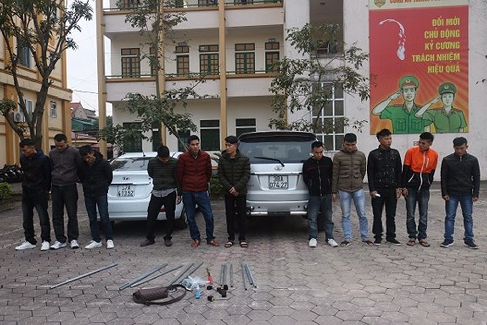 Nhóm côn đồ bị Công an TP Hà Tĩnh bắt giữ sau khi gây rối tại địa bàn xã Thạch Trung.
