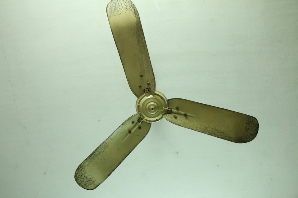 Chuyện chưa kể về căn nhà 200m2 của gia đình giàu nức tiếng phố cổ Hà Nội - 5 Thời điểm đó, các phòng đã được thiết kế nhà vệ sinh tự hoại, phòng tắm khép kín và trang bị quạt trần, máy lạnh