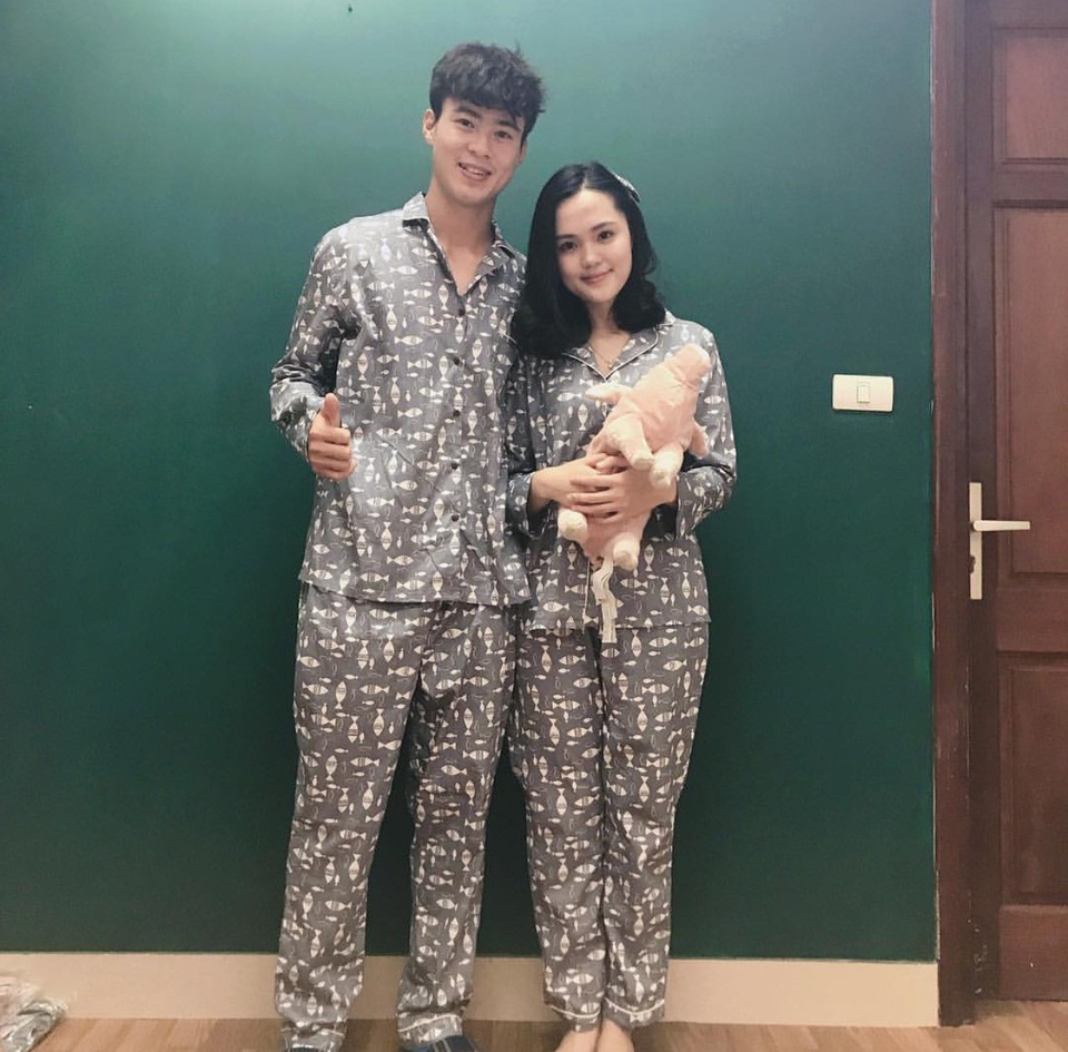 Hé lộ bạn gái của Duy Mạnh - đội phó U23 Việt Nam cắm quốc kỳ trên tuyết trắng - 11 Được biết, đến nay, cặp đôi đã có 2 năm yêu nhau.