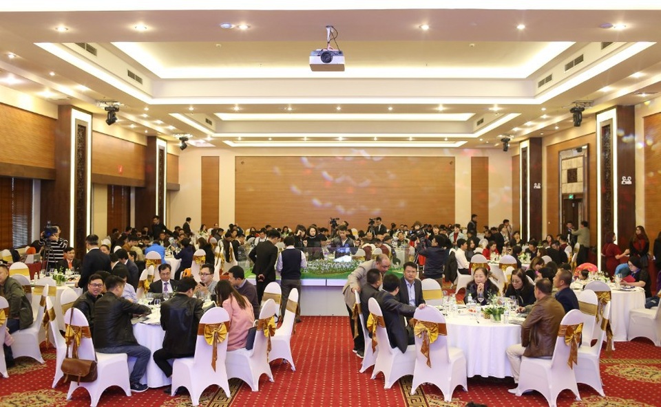 Vừa ra mắt, 18 lô biệt thự Monaco Halong đã có chủ - 2 Rất đông khách hàng tới tham dự Lễ ra mặt dự án Monaco Halong.