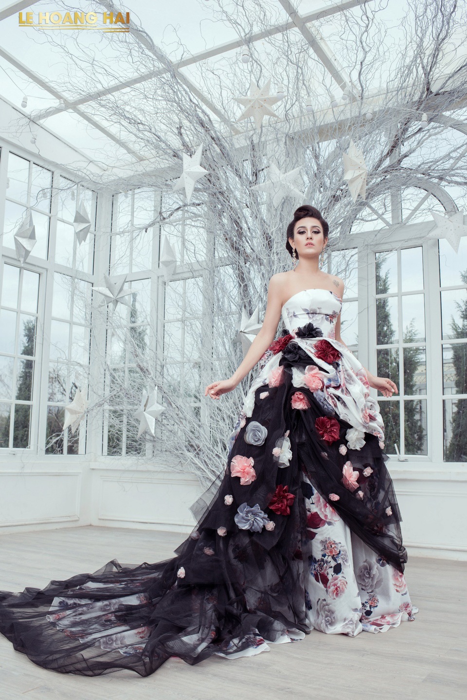 NTK Lê Hoàng Hải “ thắng lớn” khi khai trương showroom thứ 5 tại Quảng Ninh - 3 NTK Lê Hoàng Hải “ thắng lớn” khi khai trương showroom thứ 5 tại Quảng Ninh - 3