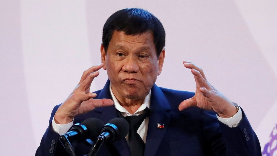 Philippines đính chính câu nói của Tổng thống Duterte về “món quà trinh nữ” - 1
Tổng thống Philippines Rodrigo Duterte (Ảnh: Reuters)