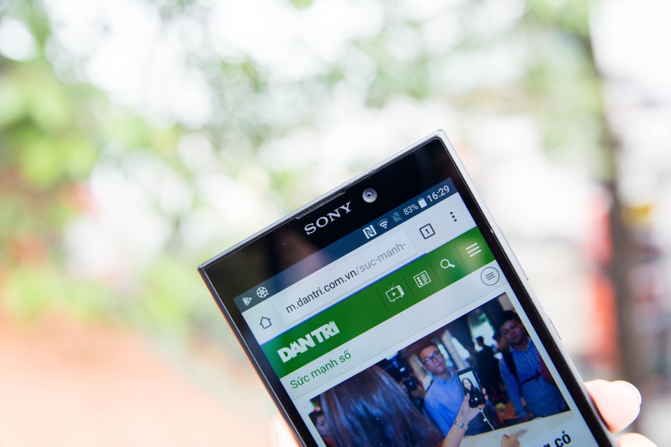 Cận cảnh Xperia L2 mới nhất giá 5,5 triệu đồng của Sony tại Việt Nam - 3 Điểm nhấn có máy khi so với các đối thủ trong phân khúc 5 triệu đồng đó là camera. , camera selfie được nâng cấp lên camera selfie 8 MP góc rộng 120 độ, cho khả năng chụp những bức hình selfie với khung cảnh nền rộng và bao quát.