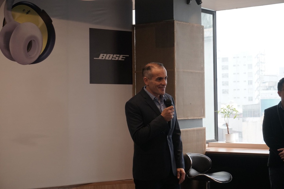 Bose trình làng thế hệ tai nghe không dây đầu tiên tại Việt Nam - 1 Đại diện Bose giới thiệu về tai nghe không dây đầu tiên của hãng ở Việt Nam