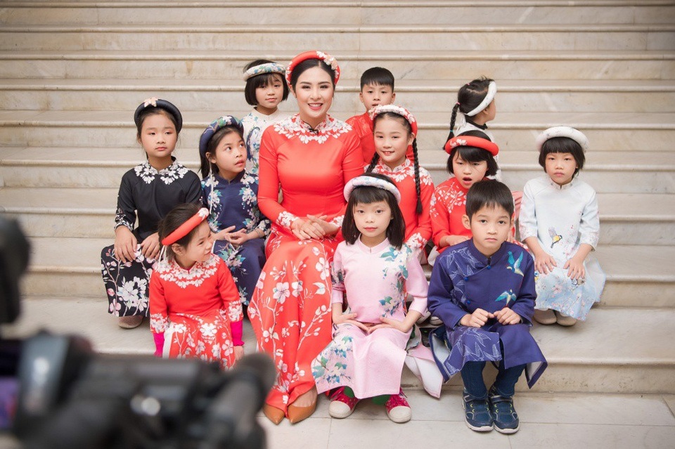 Ngọc Hân cho biết, ngoài ra các người mẫu nhí tham gia màn trình diễn là những em nhỏ của làng trẻ em SOS tại Hà Nội.