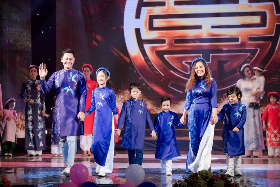 Anh còn chủ động đề nghị cho cả gia đình cùng diễn vì muốn đóng góp cho chương trình từ thiện, mang ý nghĩa nhân văn.