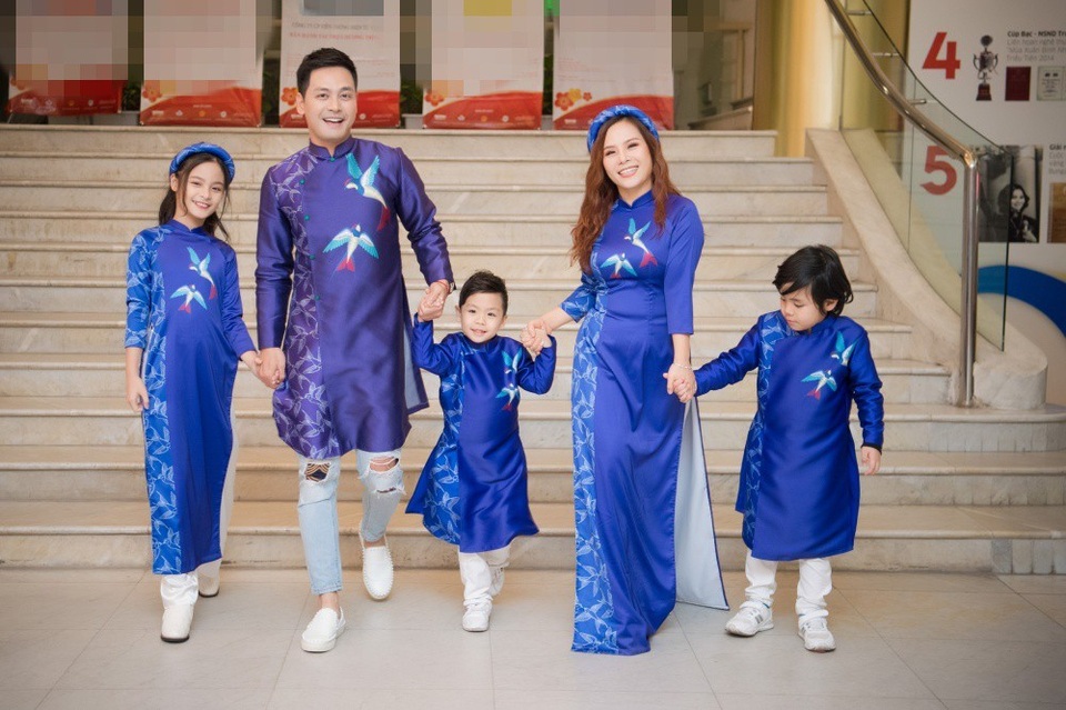 Đây là lần hiếm hoi chàng MC đưa cả vợ con xuất hiện tại chương trình về thời trang.