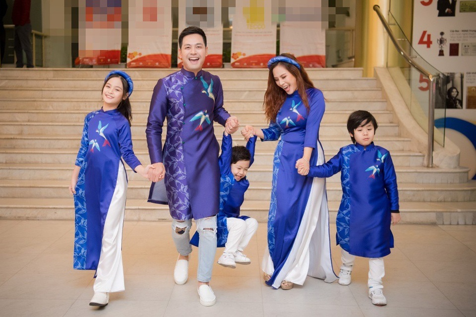 Gia đình hạnh phúc của nam MC Phan Anh.