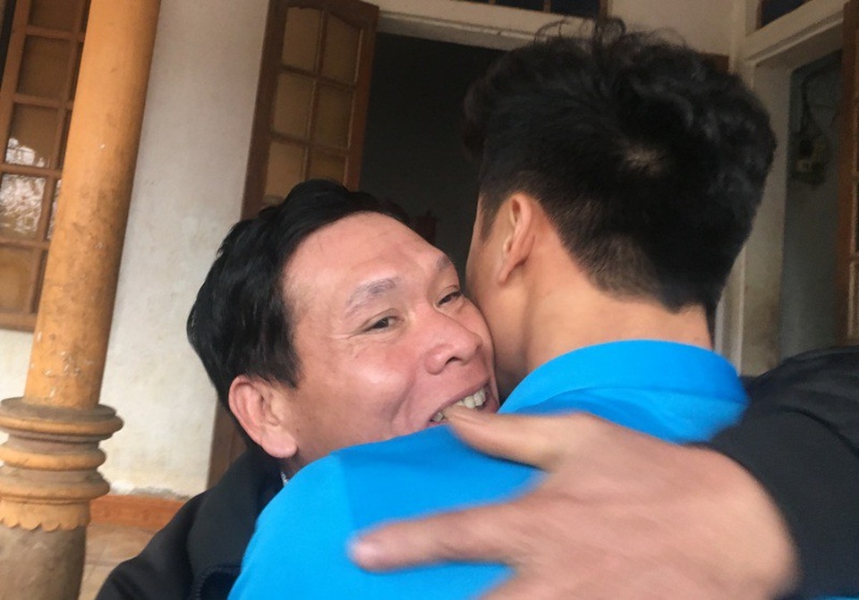 Thủ môn Bùi Tiến Dũng: Ngày trước đi đá giải về vẫn lên nương, lên rẫy - 8 Thủ môn Bùi Tiến Dũng: Ngày trước đi đá giải về vẫn lên nương, lên rẫy - 8