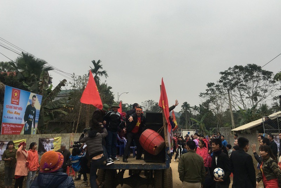 Thủ môn Bùi Tiến Dũng: Ngày trước đi đá giải về vẫn lên nương, lên rẫy - 21 Chiếc máy cày U23 Việt Nam nơi làng quê Phúc Thịnh