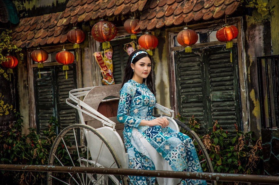 Top 9 Miss Teen hóa “cô Ba Sài Gòn” trong bộ ảnh đón Xuân - 1 Lê Nguyễn Ngọc Hân mới bước sang tuổi 17 tuổi, hiện đang là học sinh lớp 12, trường THPT An Đông (TP. HCM).