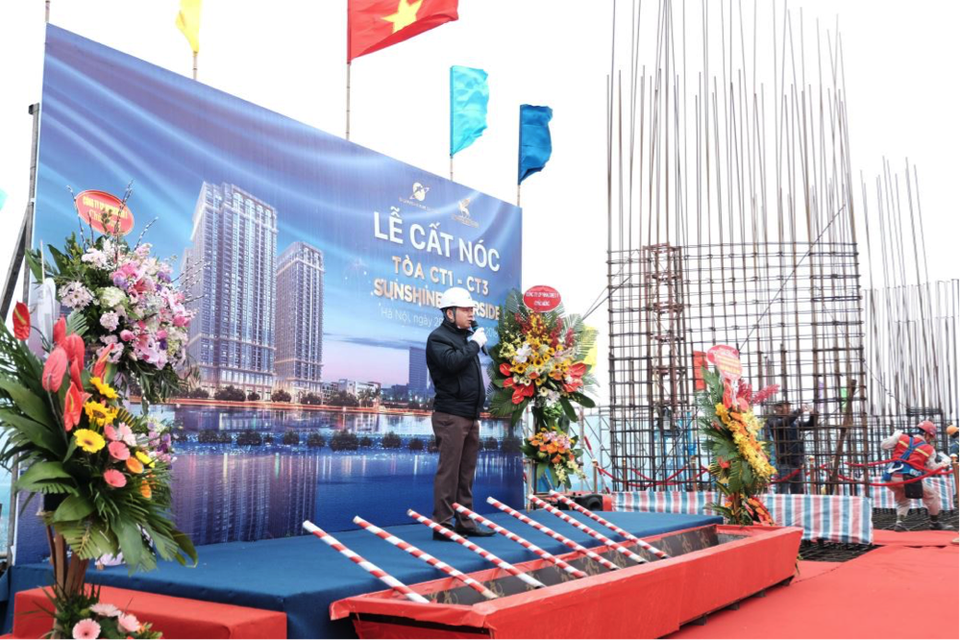 Lễ cất nóc Sunshine Riverside – Dự án 5 sao đẳng cấp nhất khu vực Tây Hồ Tây - 4
Ông Nguyễn Ngọc Sơn (Phó TGĐ Sunshine Group) phát biểu tại buổi lễ