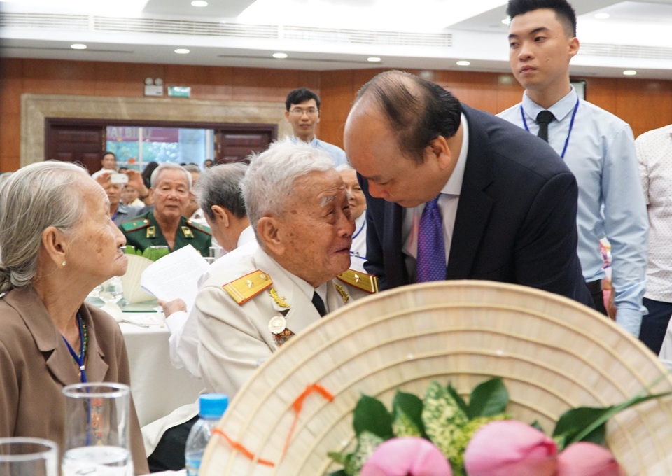Họp mặt truyền thống chiến thắng Mậu Thân 1968 - 4 Thủ tướng Nguyễn Xuân Phúc thăm hỏi các đại biểu