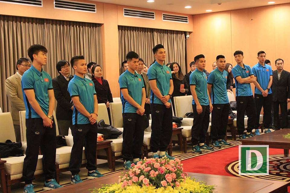 Chủ tịch Hà Nội khen thưởng Quang Hải cùng các đồng đội U23 - 2 Chủ tịch Hà Nội khen thưởng Quang Hải cùng các đồng đội U23 - 2