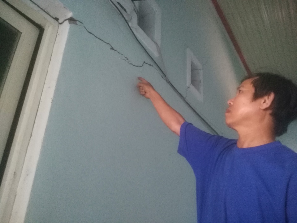 Ông Nguyễn Văn Quá bày tỏ sự lo lắng đến kết cấu ngôi nhà của mình