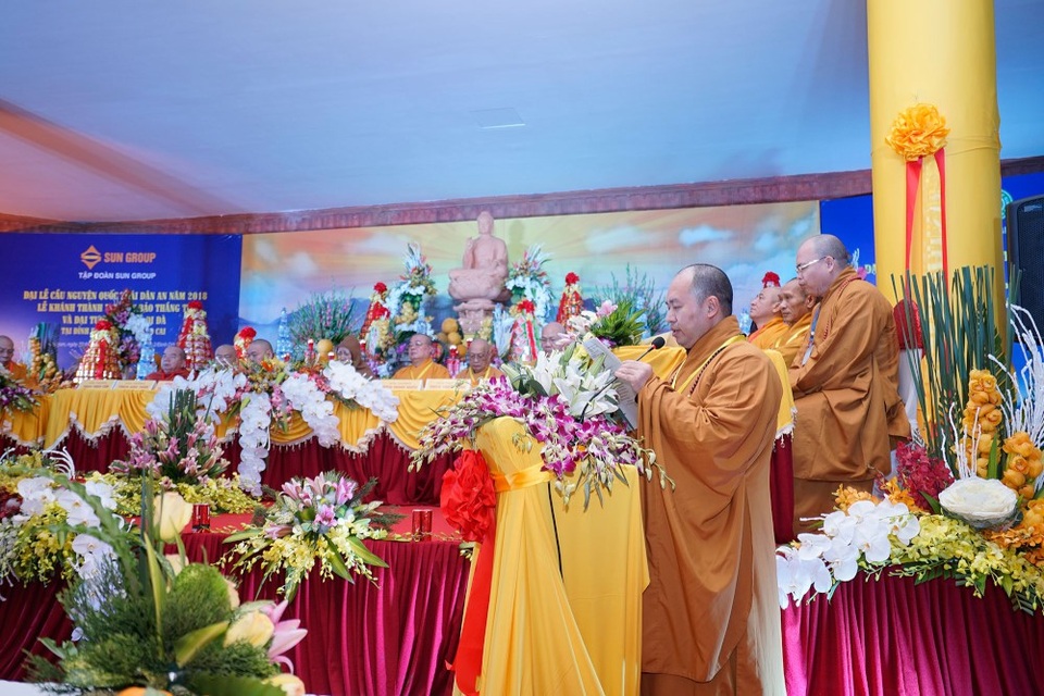 Đại lễ cầu nguyện quốc thái dân an trên đỉnh Fansipan - 3
Thượng toạ Thích Đức Thiện phát biểu tại Đại Lễ