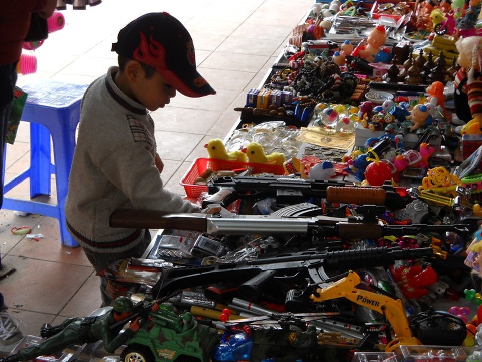 Thu giữ hơn 1.000 khẩu súng đồ chơi bắn đạn nhựa trên xe khách - 1
Hơn 1 nghìn khẩu súng đồ chơi vận chuyển trên xe khách bị phát hiện
