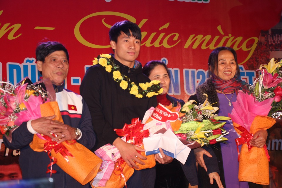 Trung vệ Bùi Tiến Dũng: Chưa muốn yêu để tập trung rèn luyện phong độ - 1
Trung vệ Tiến Dũng mong muốn tập trung rèn luyện để có phong độ tốt nhất