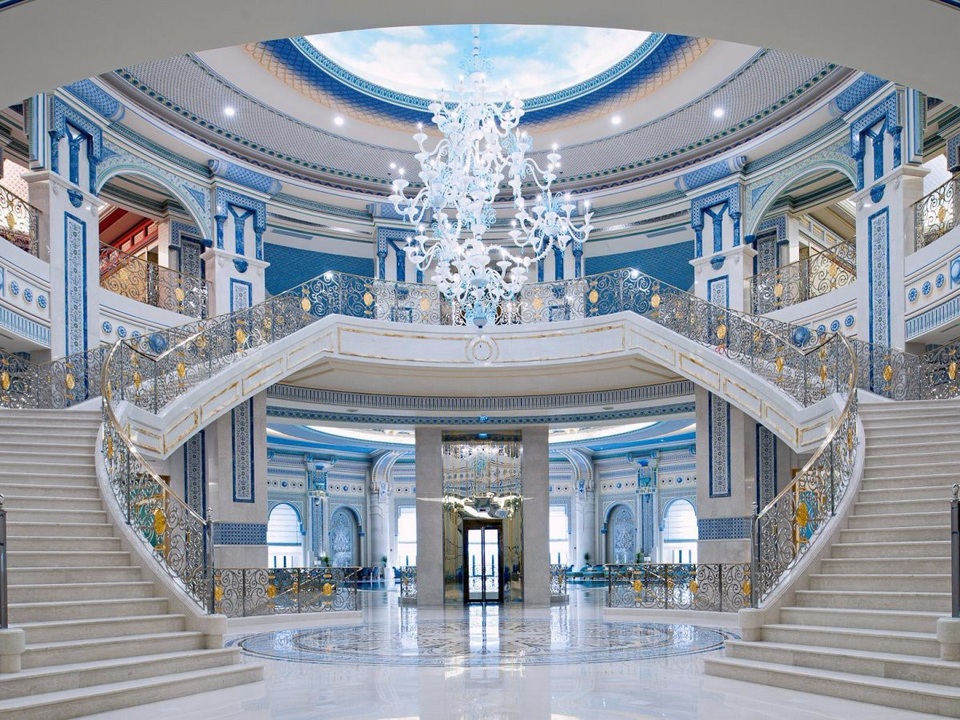 Theo Guardian, Ritz-Carlton được chọn làm nơi giam giữ các đối tượng đặc biệt vì Ả-rập Xê-út cho rằng sẽ không phù hợp nếu đưa những quan chức hay tài phiệt giàu có này vào những nhà tù thông thường.