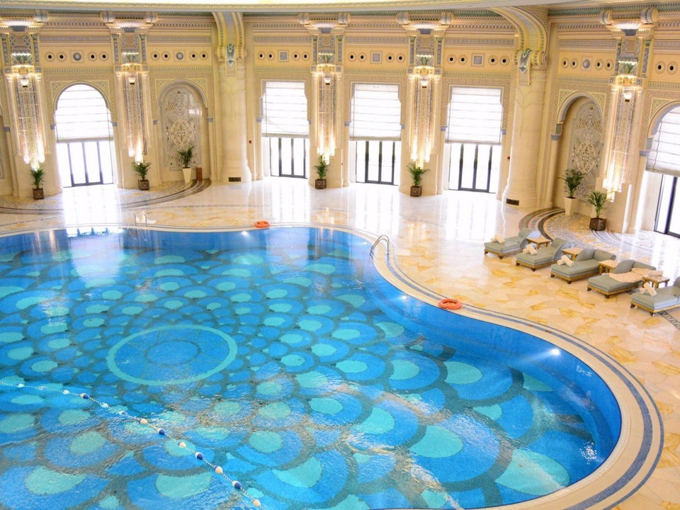 Hoàng tử Alwaleed bin Talal, 62 tuổi, là cháu trai của Quốc vương Salman bin Abdulaziz al Saud và là anh họ của Thái tử Mohammed bin Salman.